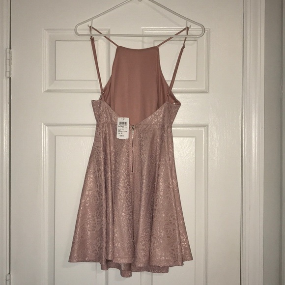 Pink halter dress - Picture 3 of 4